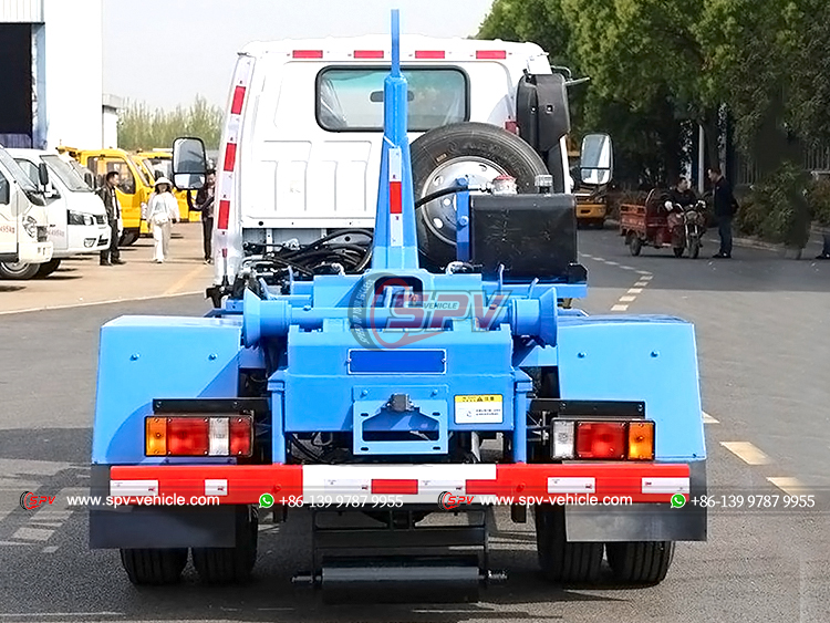 ISUZU Light Hook Lift Trash Collection Truck - Rear Side